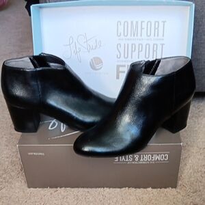 Life Stride Women's Sleek Black Ankle Booties